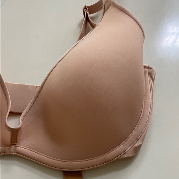 SKIMS Nude Plunge Bra - Picture 3 of 16
